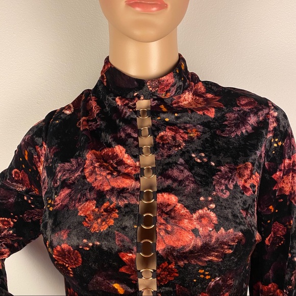 NEW TOPSHOP FLORAL VELVET SKATER DRESS - Picture 3 of 8